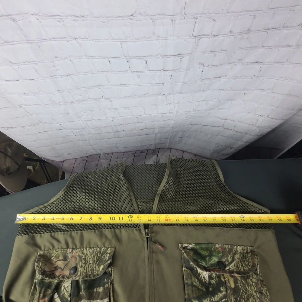 MossyOak Break-Up Infinity Outdoor Sports Vest. Men's XL/2XL Green Camo